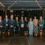 Fotografía de familia del acto de la firma de la alianza de CIIAM y CCMA.